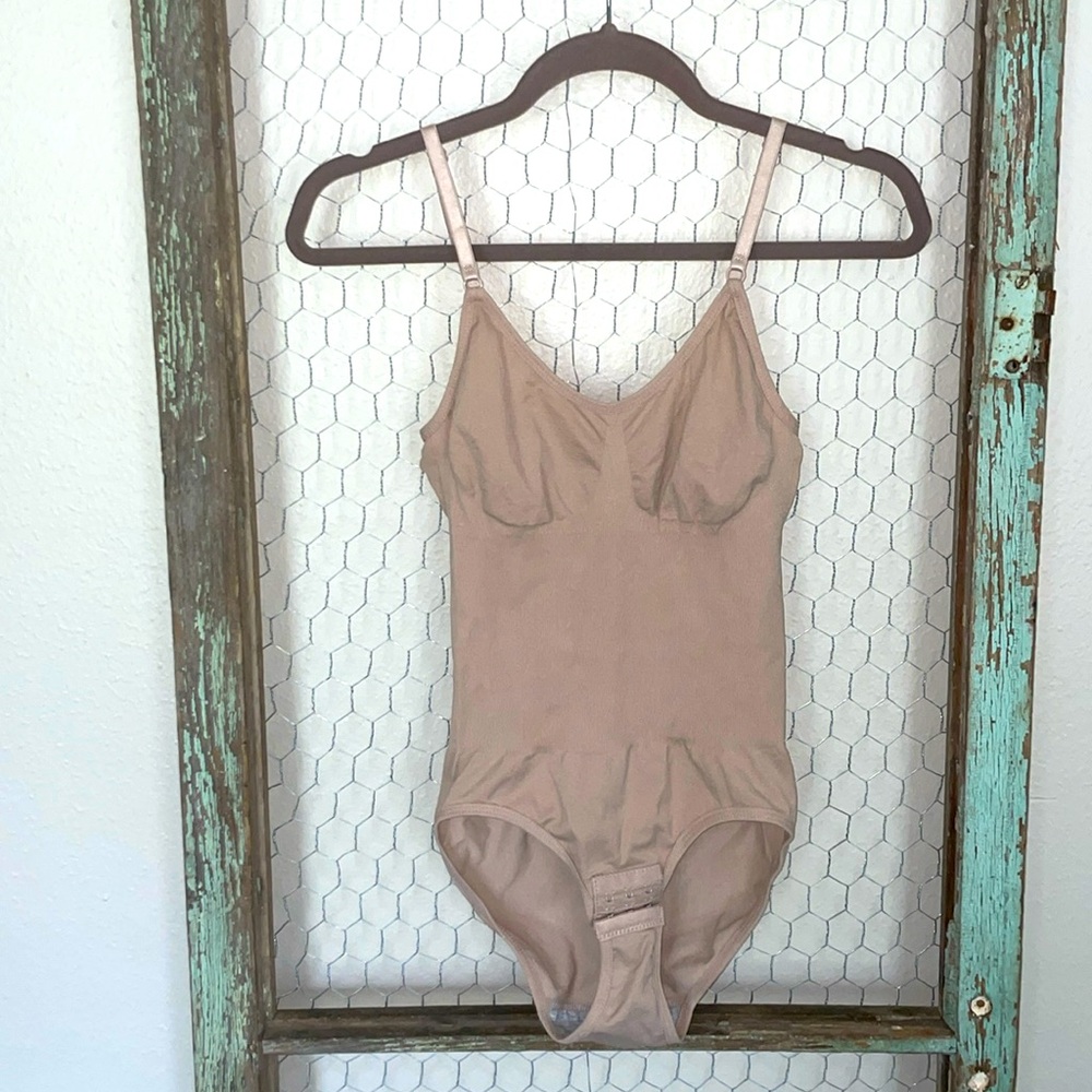Slimming Bodysuit. Sz Small. Nude. Excellent/Like New.